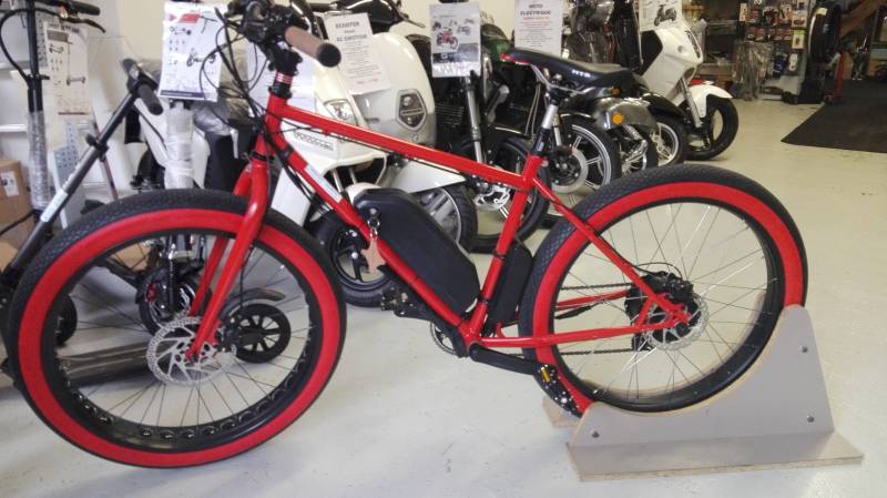 Velo elctrique homme Fat  Custom made Bordeaux
